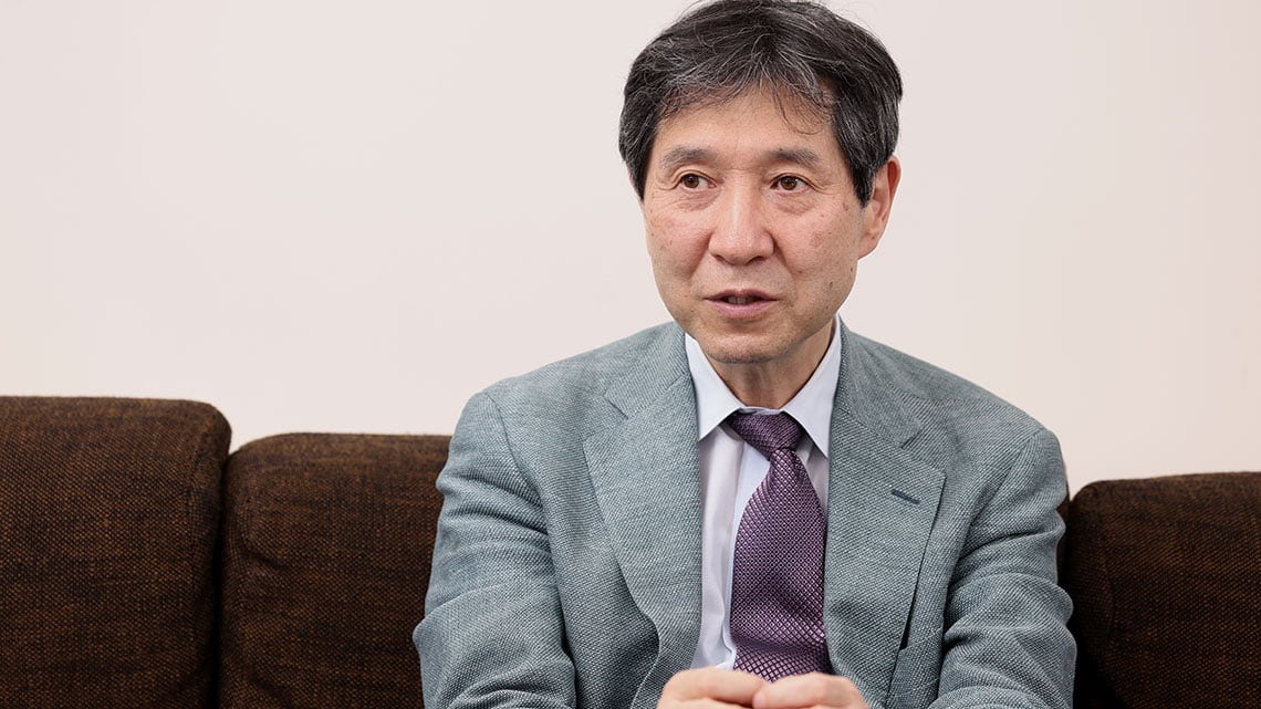 古荘純一（ふるしょう・じゅんいち）青山学院大学 教育人間科学部教育学科 教授、医学博士1984年昭和大学医学部を卒業後、88年同大学院を修了。小児科専門医、小児精神科医として臨床現場で診察を行いながら、発達障害や自己肯定感に関する研究を行っている。日本小児科学会用語委員長なども務める。『自己肯定感で子どもが伸びる 12歳までの心と脳の育て方』（ダイヤモンド社）など著書多数、近著に『DCD 発達性協調運動障害 不器用すぎる子どもを支えるヒント』(講談社)（撮影：尾形文繁）