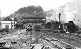 岩内線（廃止）が乗り入れていた全盛期の小沢駅。左側のキハ22形気動車が岩内線の列車だ（撮影：南正時）