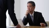 「任せた以上、口を出すべきではない」とは思いつつ、どこまで見守るのがいいものか（写真：Ushico／PIXTA）