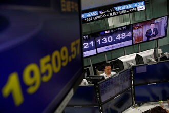 日経平均株価は反発､終値2万円に接近　