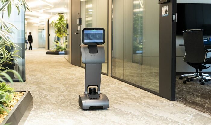 会議室までの案内を行う誘導ロボット