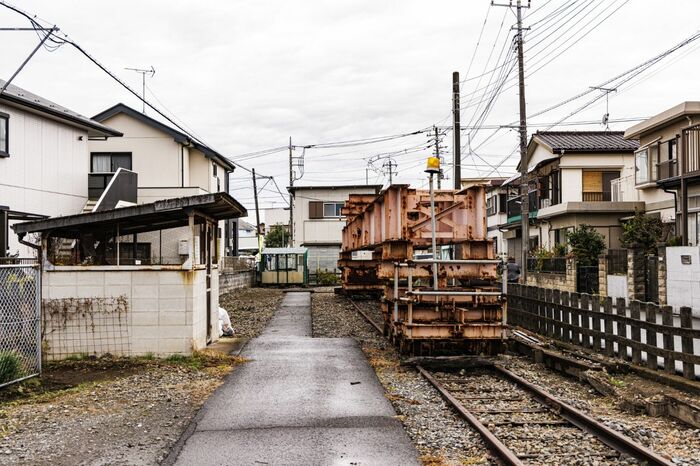 坂戸駅近くの線路跡と機材