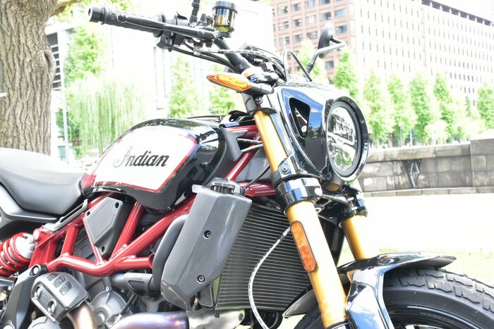 国産に比べてラジエーターは大型