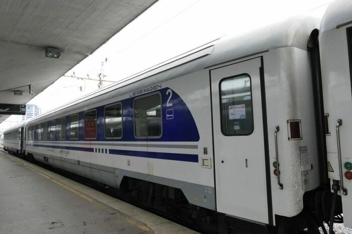 スイスとクロアチアを結ぶ夜行国際列車にはクロアチアの寝