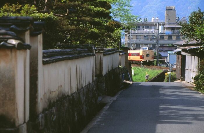 備中高梁を走る381系「やくも」