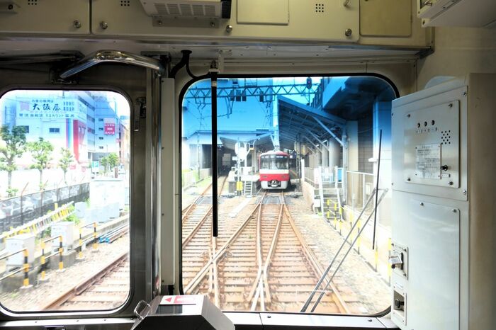大師線を渡って連絡線に入る