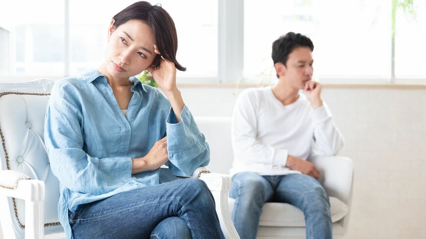 悩んでいる夫婦