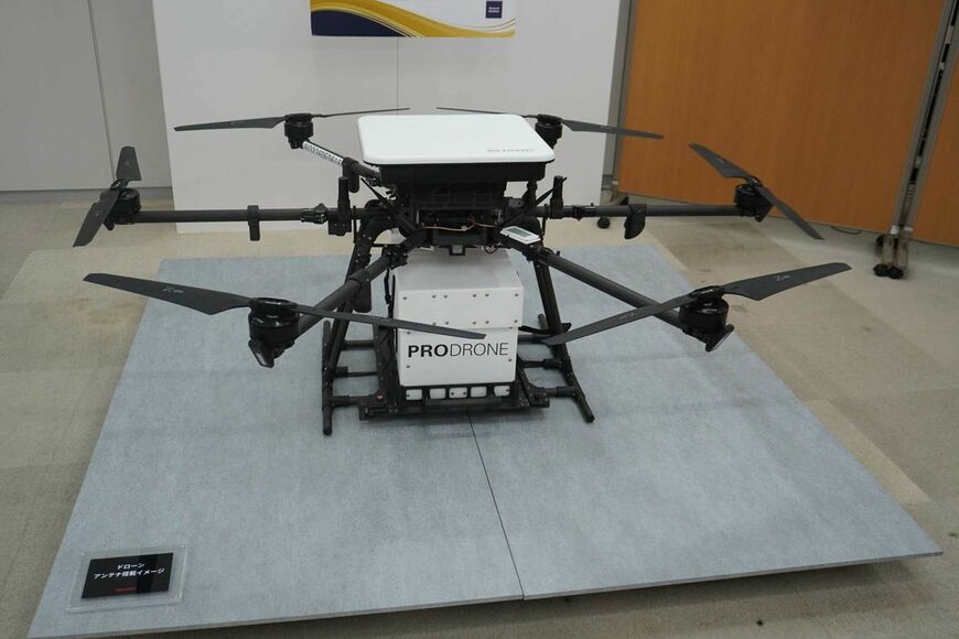 PRODRONEの大型ドローンにLEO衛星通信端末を搭載した展示機。CEATEC AWARD 2025で総務大臣賞を受賞した