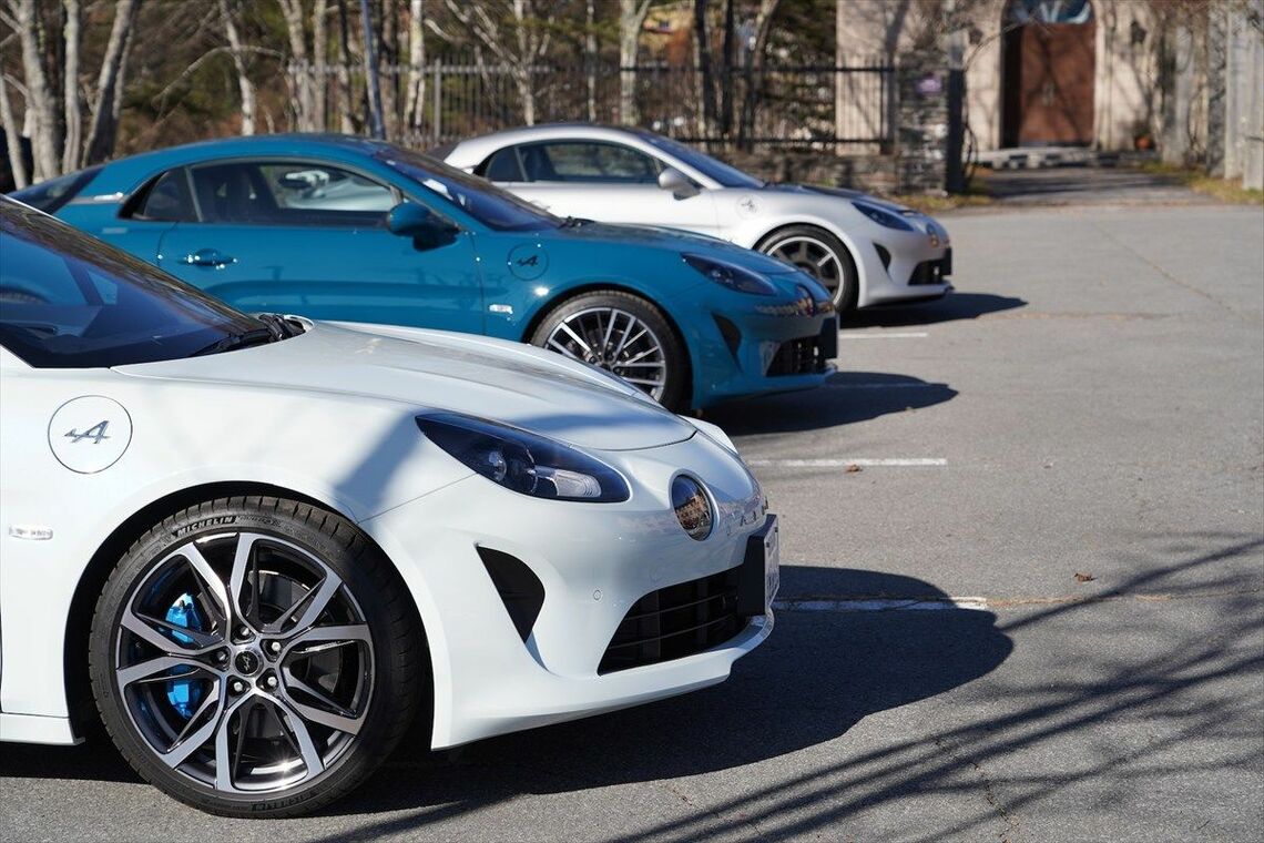 手前からベースモデル、GTS、R70（筆者撮影）