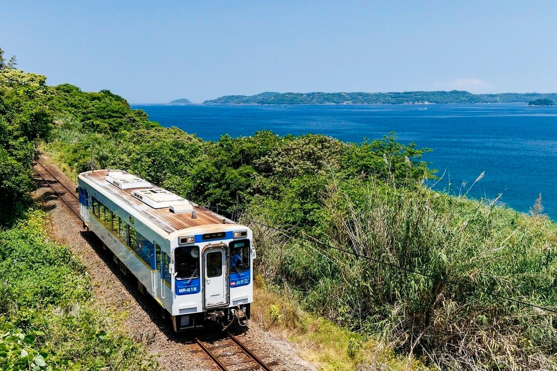 松浦鉄道は北松浦半島を一周。佐賀県と長崎県をまたいで走る（筆者撮影）