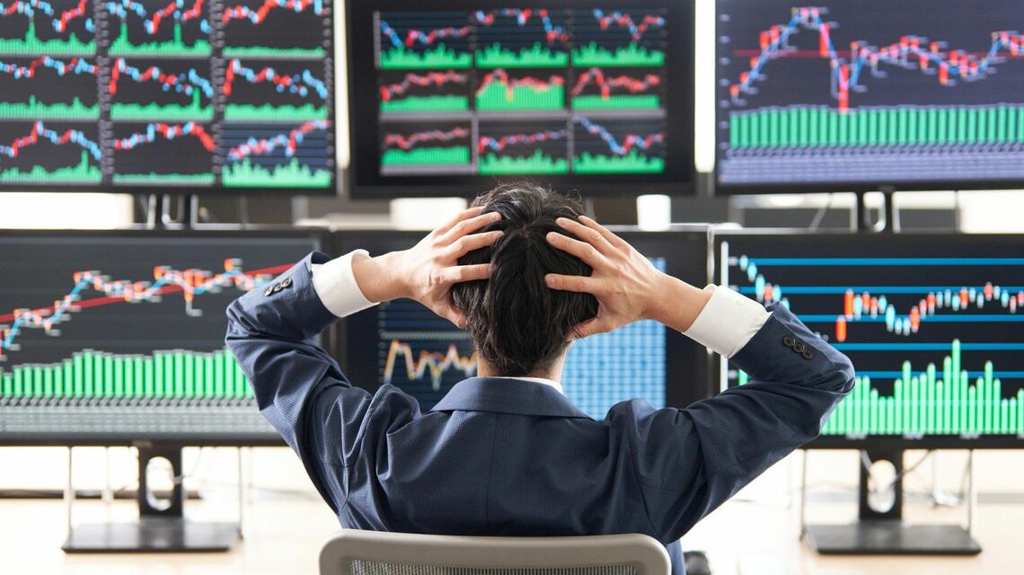 株で儲ける人と損する人にはどんな違いがあるのでしょうか（写真：yosan／PIXTA）