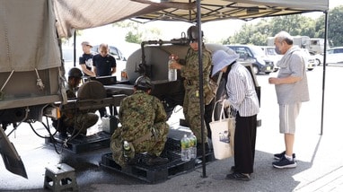 ｢これじゃ隊員が先に倒れる｣猛暑の被災地で長袖制服で作業する陸自隊員､隊員の命より美談や面子を優先する陸幕の実態