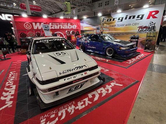 1980年代を彷彿させる、「AE86 レビン／トレノ」のチューニングモデル。フィギュア的発想で手にする人も少なくない（筆者撮影）