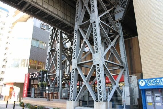東急五反田駅の鉄骨柱