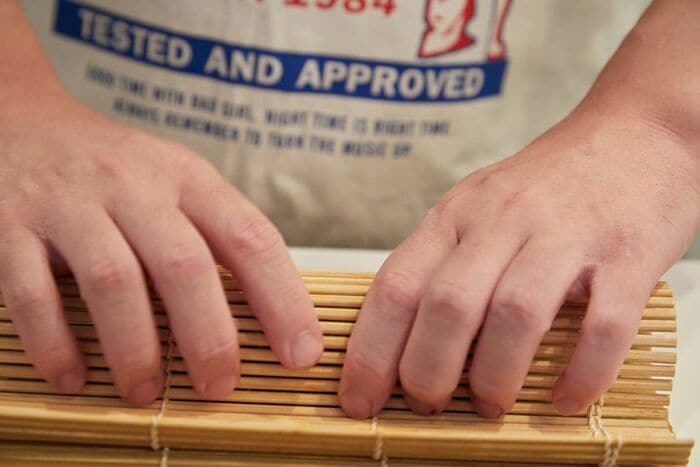  巻き終えたらギュッと押さえて