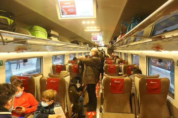 リヨン発車後は満席となった。パリ―リヨン間の需要は高い