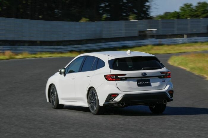 2.4Lモデルの走り。1.8Lで感じた余裕をそのままに力強くなった