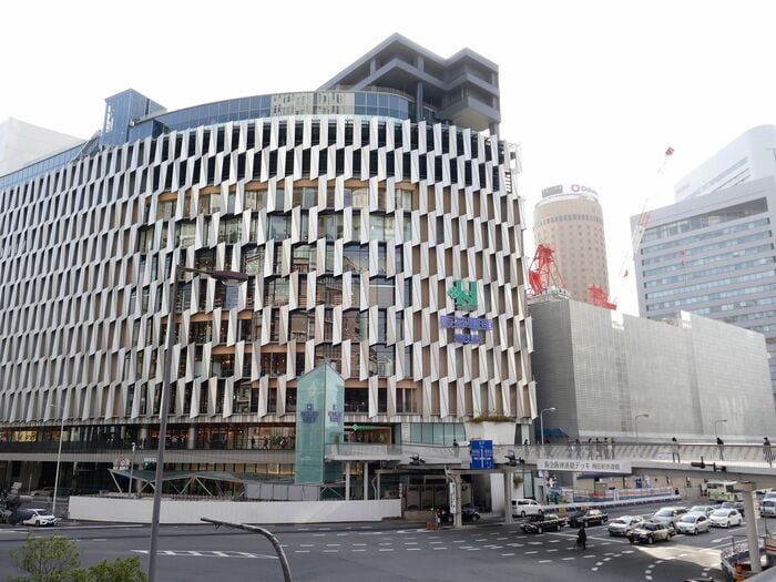 建設途中の大阪梅田ツインタワーズ・サウス。