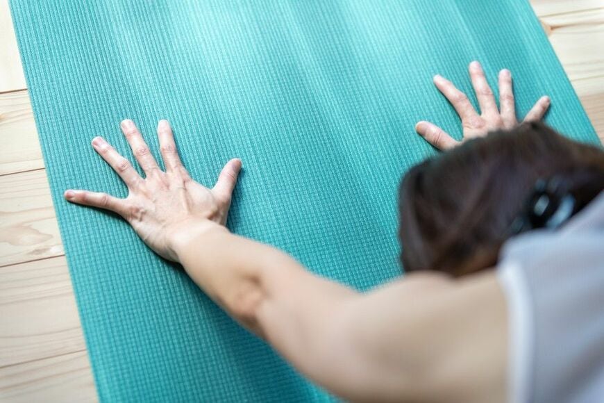 20代のころから続けてきたヨガについてもっと探求したいとインストラクター資格を取得。現在はスタジオ運営と、オンラインヨガを手掛ける（写真：尾石さん提供）