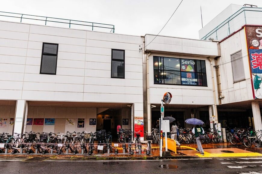 現在の霞ケ関駅南口。かつては駐輪場の奥あたりに券売機があったと思われる（撮影：鼠入昌史）