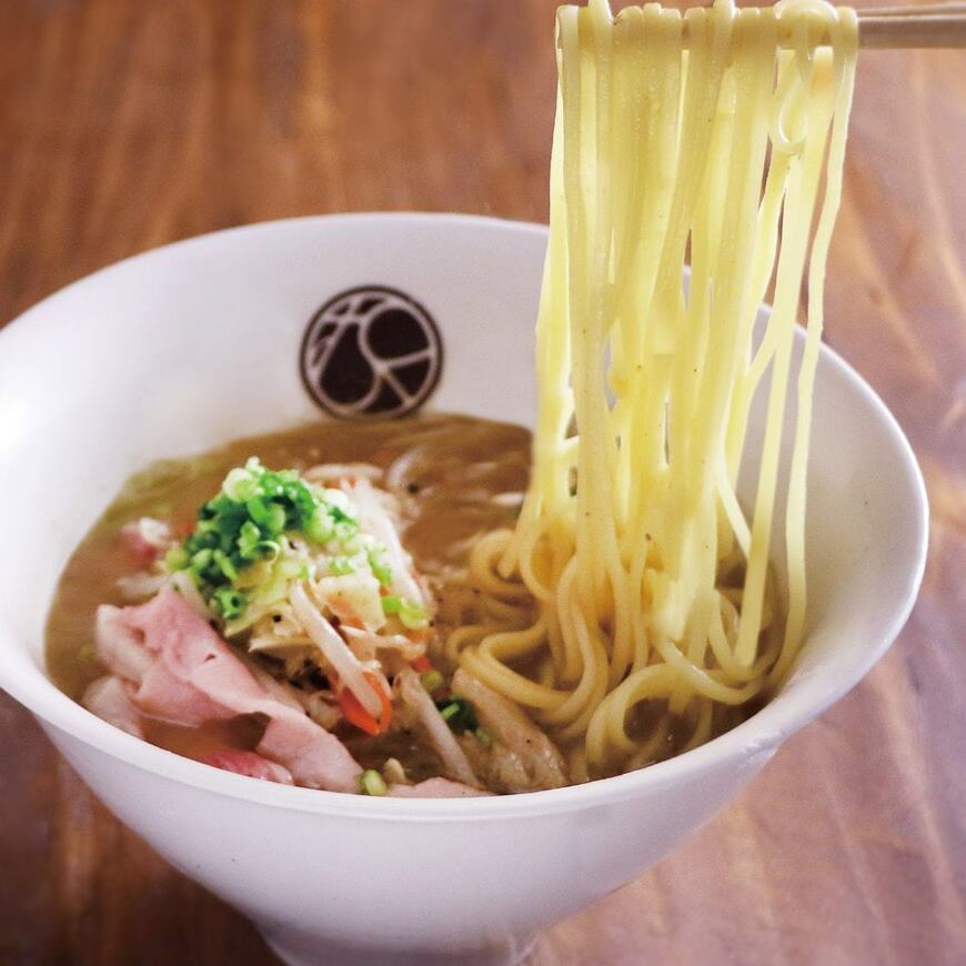 おいしそうなラーメンだが、麺は小麦ではなく米粉で作られている（写真:新横浜ラーメン博物館）