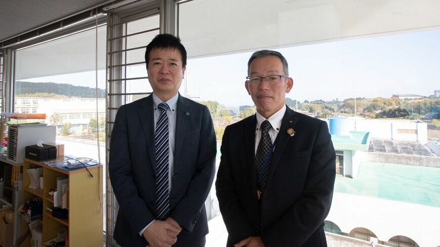 長島町地方創生課の町口氏（左）と鹿児島相互信用金庫の青木氏（右）／筆者撮影