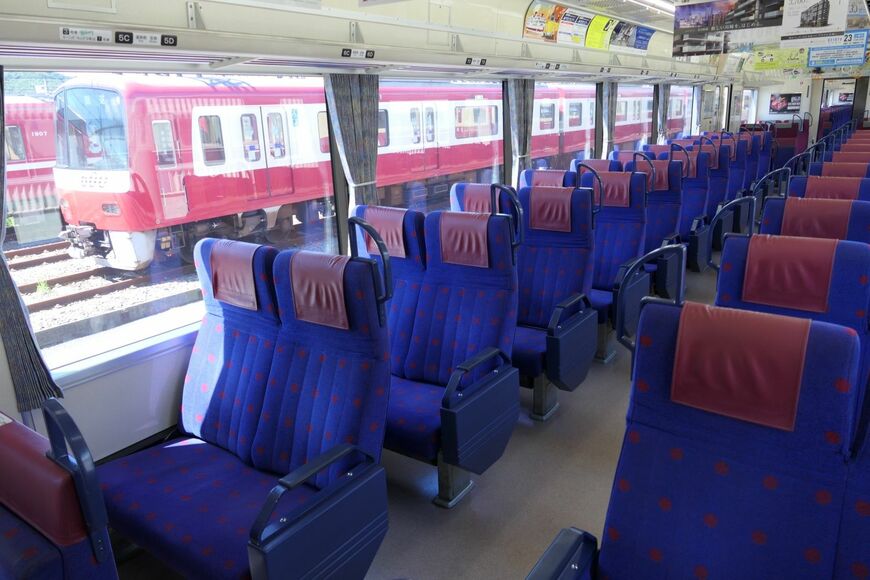 京急2100形の車内