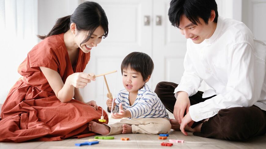 今注目を集めるモンテッソーリ教育とは何かその基本から解説します（写真：Graphs／PIXTA）