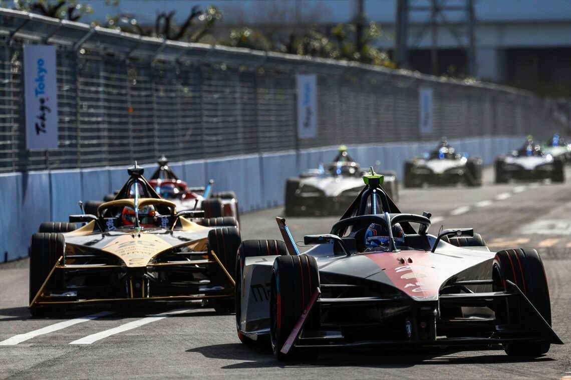 エンジン音がなく静かなことも市街地レースに向いていると言える（写真：Formula E）