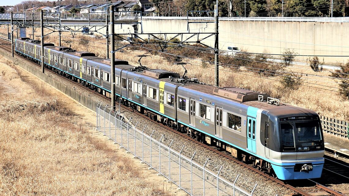 千葉ニュータウンを走る北総鉄道の電車（写真： koro／PIXTA）