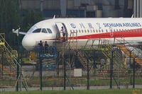 中国航空機事故､副操縦士の｢半身｣が機外に 操縦室の窓が突然吹き飛ぶ