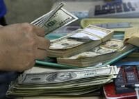 一時1ドル=111円台､ドル高円安が進む 節目を抜けたことで｢111円は通過点｣の声も