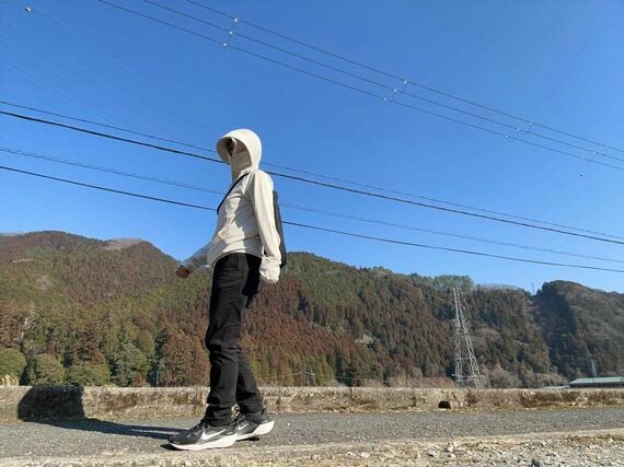 ウォーキングをする筆者