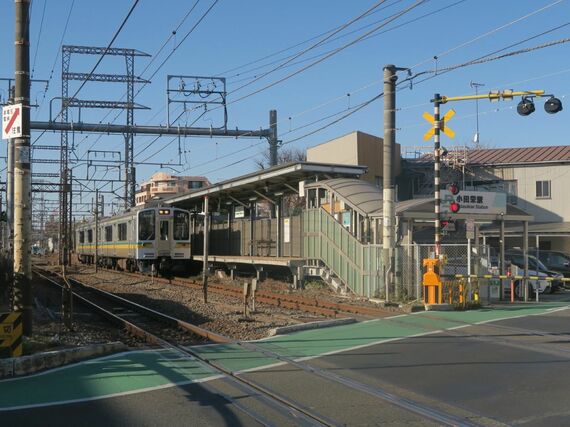 小田栄駅と電車