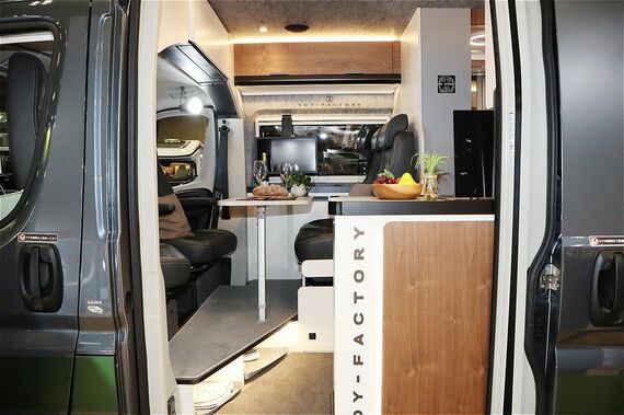 エントランスから見た室内