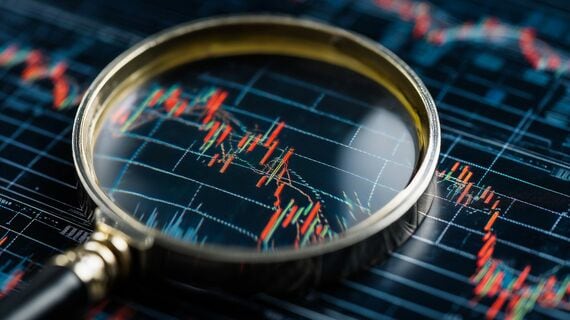 株価チャートとルーペ