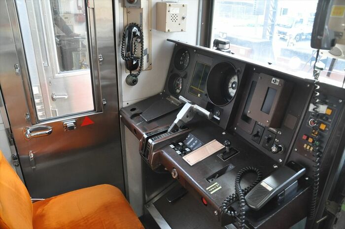 8590系の運転台