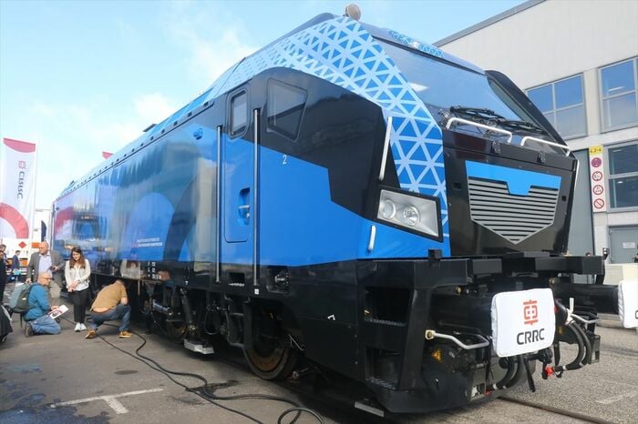 イノトランス会場に展示された新型電気機関車バイソン