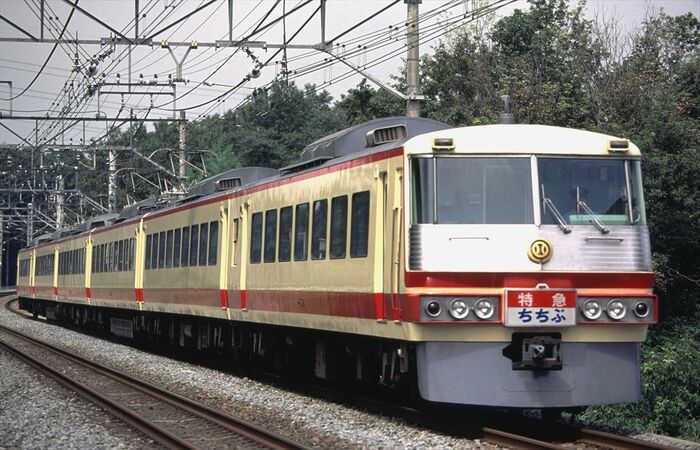 西武の「レッドアロー」5000系