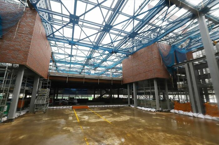 工事中の羽沢横浜国大駅舎