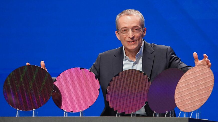 2月21日、「Intel Foundry Direct Connect 2024」に登壇したIntelのパット・ゲルシンガーCEO。Intelの製造部門を再び強力にするためファウンダリ戦略を強力に推進（筆者撮影）