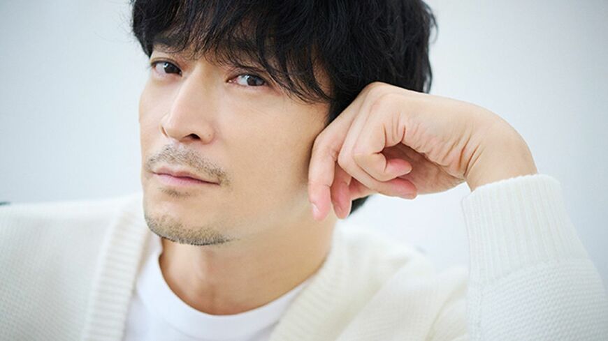 今や声の仕事のみならず、ドラマや映画までボーダーレスに活躍し、芝居に対して実直な印象が強い津田さんの、プロフェッショナリズムの根底にあるものを聞いた（写真：洞澤 佐智子（CROSSOVER））