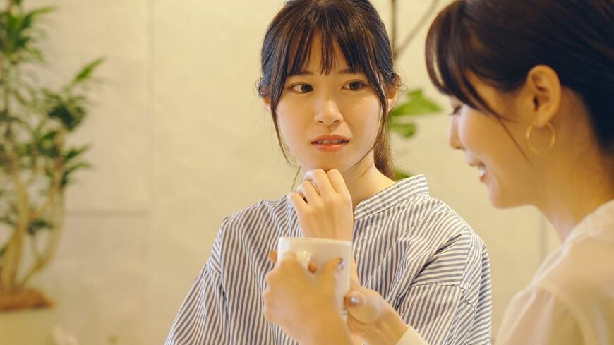 不用意に人と自分を比べ、自己肯定感がダダ下がりすることがありませんか？ （写真：polkadot／PIXTA）