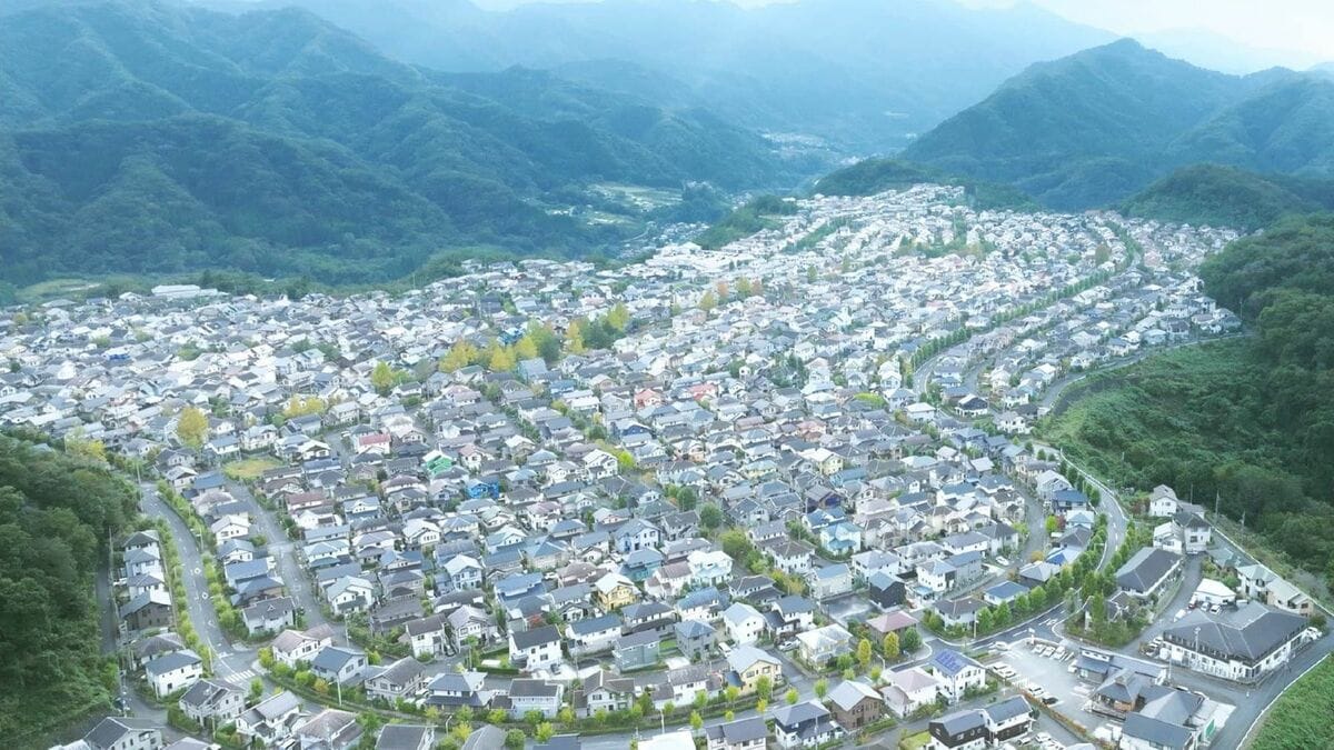 山梨「天空のマチュピチュ」コモアしおつ、35年美しい理由