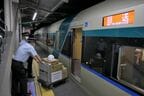 500系に非常持ち出し用備品を積み込む