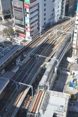 工事前の渋谷駅。左側2本の線路が山手線、右側2本が埼京線。今回の工事で両線のホームが並列になった＝2018年11月（編集部撮影）