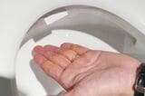 便器の中に落ちる便のみを捉える（写真：筆者撮影）