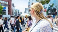 ｢レジ袋は白にしますか？黒にしますか？｣　"1年半ぶりに帰国"した日本人がモヤっとした｢3つの出来事｣　