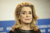 ｢セクハラ告発｣運動を批判､仏有名女優ら ｢しつこく言い寄る｣のも男性の権利だ