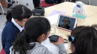 English Centralを使用した授業の様子。オンラインの英語レッスンで、英会話に慣れていく